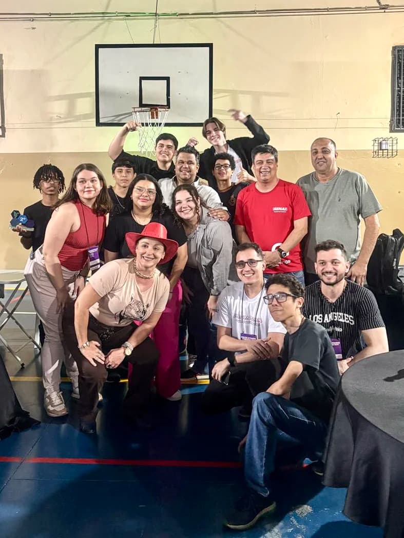 Equipe Agro Solutio com mentores e funcionários do SENAI